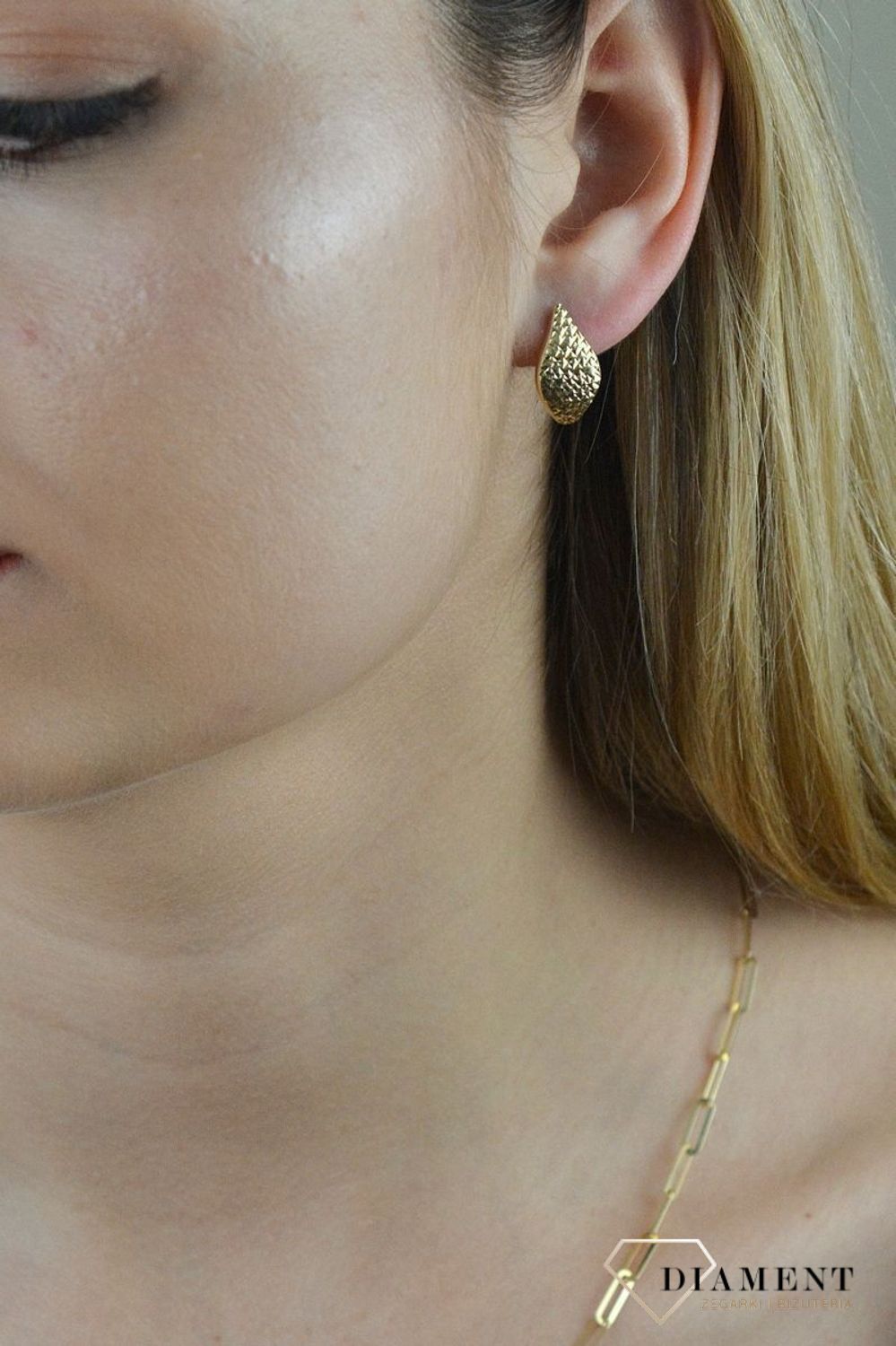 Złote kolczyki 333 pancerka na zapięciu angielskim KL 2480 333.jpg